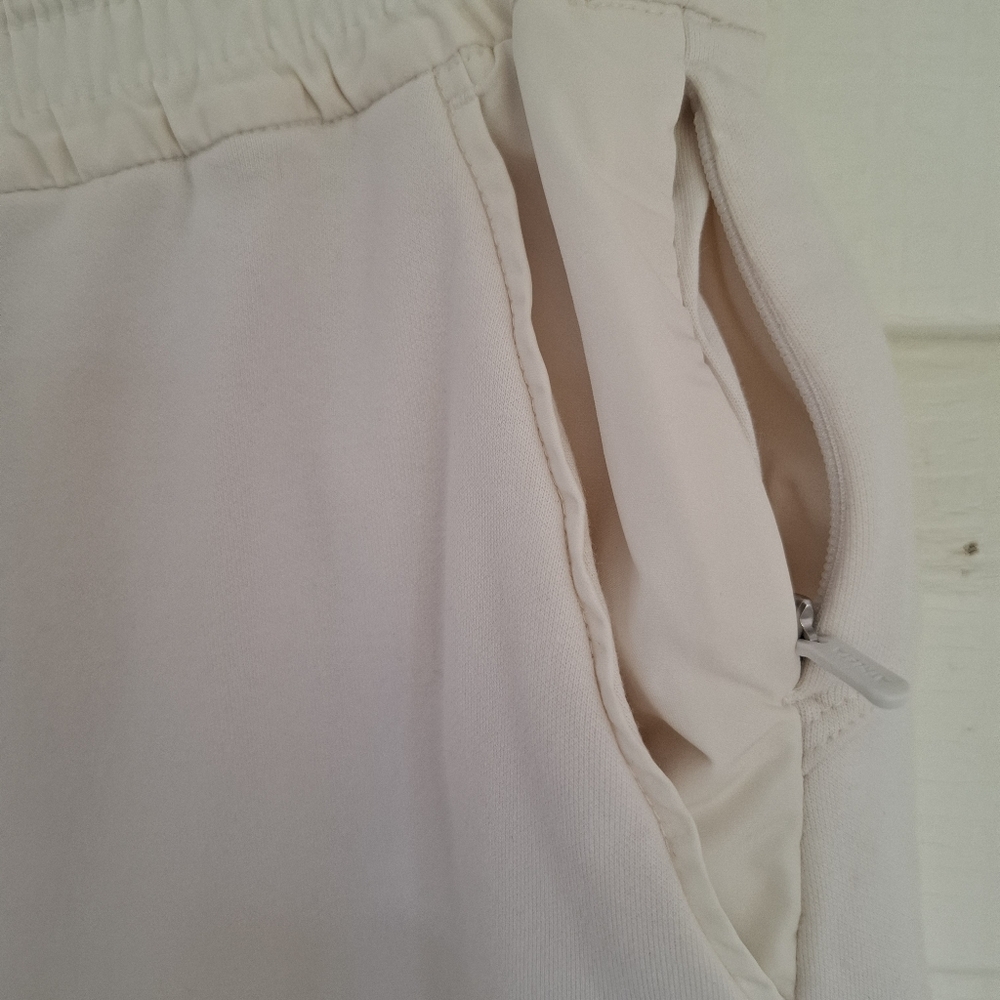 Athleta Avenue Wide Leg Cropped Lightweight Pants White Size Small - Picture 3 of 11